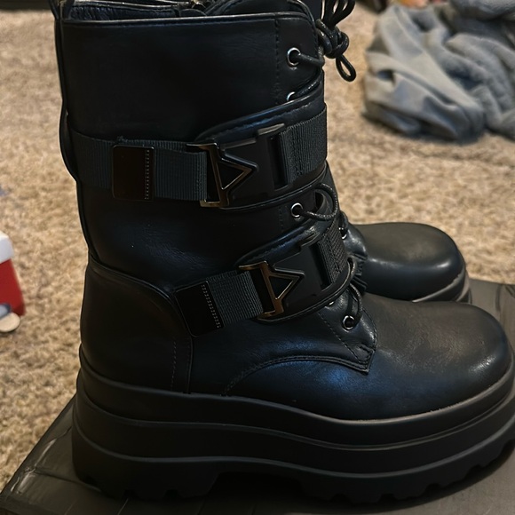 Platform boots - Picture 1 of 3